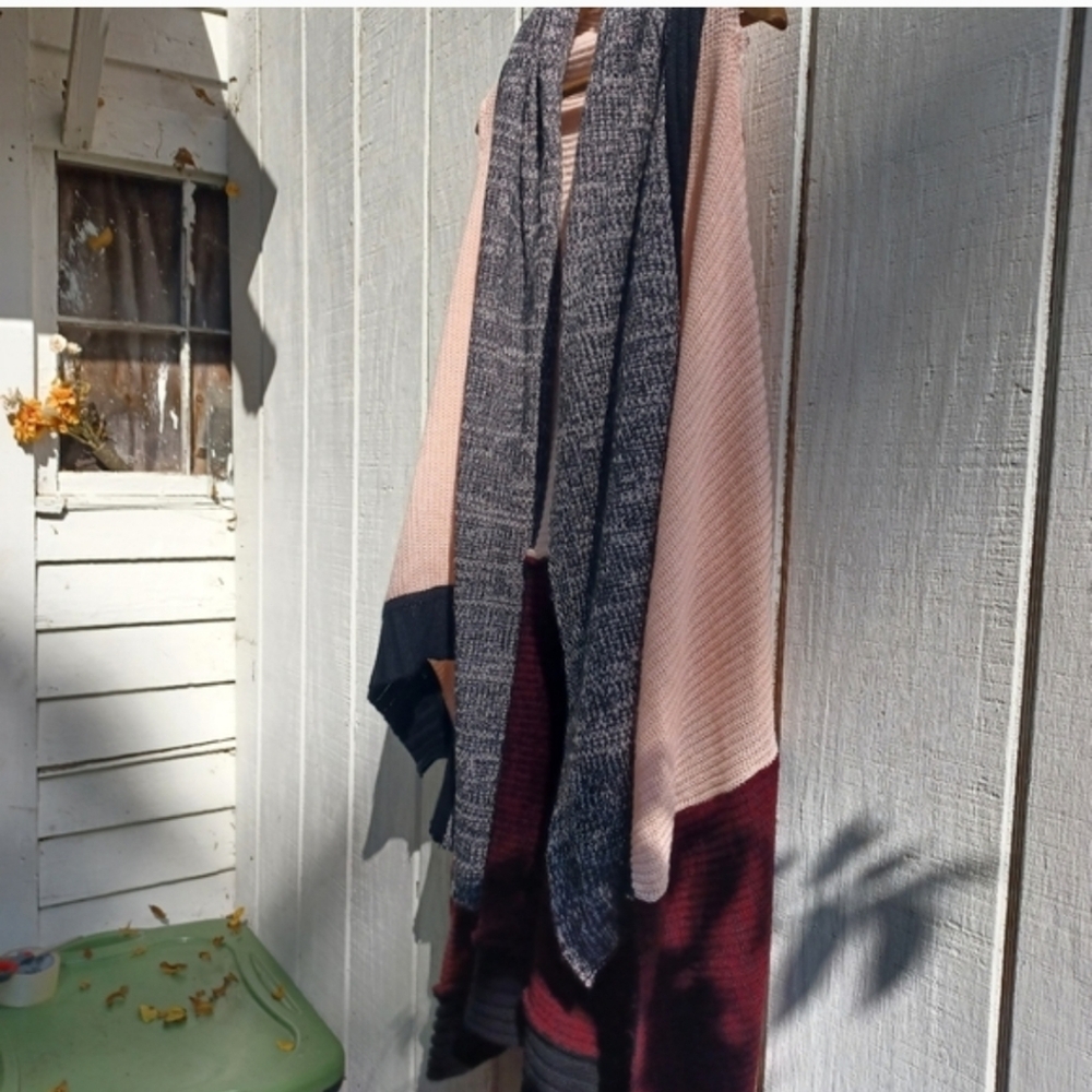 ⛔️SOLD⛔️Free People Colorblock Open-Front Sleeveless Cardigan in Pink, Gray - Picture 3 of 8